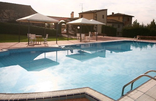 Santomato Apartment | Two-room apartment "Fattoria CasalBosco" an ancient medieval village surrounded by greenery