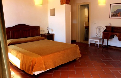 Santomato Apartment | Two-room apartment "Fattoria CasalBosco" an ancient medieval village surrounded by greenery