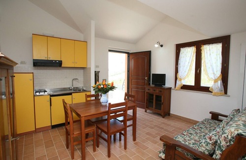 Capodarco Cottage | Relaxing Two-Room Apartment at La Casa di Carla with Pool
