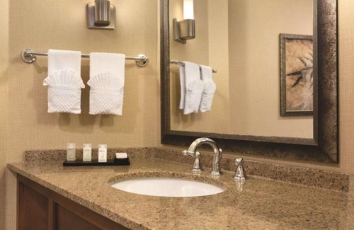 West Bloomington House | Two-room suites near the Mall of America