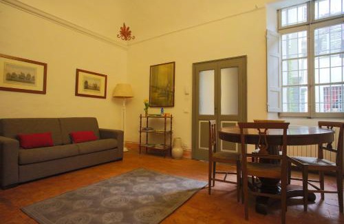 Centro Storico Apartment | Comfortable Two-Room Apartment at Palazzo Malaspina