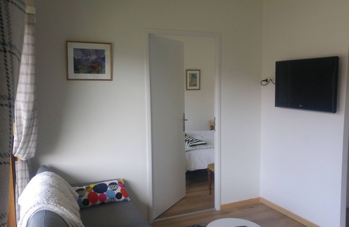 Thonon-les-Bains Apartment | Cozy Two Rooms in Thonon les Bains with Breakfast Included