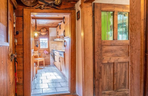 Alpbach House | Charming Chalets Just 1 Km from Ski Lift with Pool & Breakfast