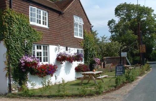 Hastings Hotel | Inviting Two Sawyers: Family-Friendly Dining & 9/10 Ratings