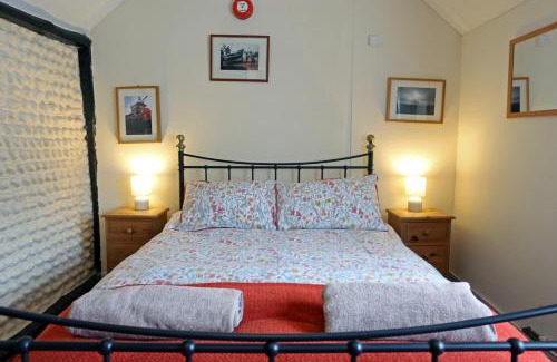 Hastings Hotel | Inviting Two Sawyers: Family-Friendly Dining & 9/10 Ratings
