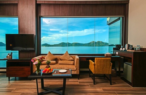 Coron Town Proper Hotel | Discover Two Seasons Coron Bayside Hotel: Rated 9.2/10