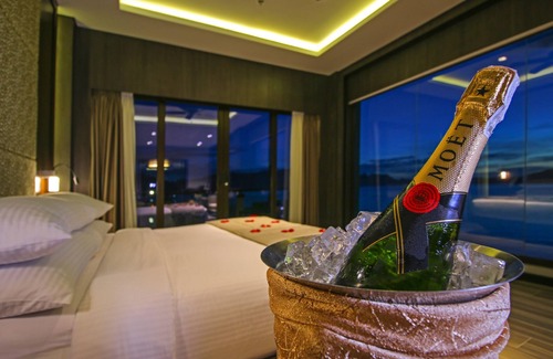 Coron Town Proper Hotel | Discover Two Seasons Coron Bayside Hotel: Rated 9.2/10