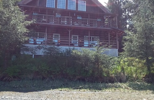 Klawock Cabin | Tranquil Seaside Suite in a Serene Alaskan Bay