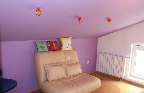 Visoko Apartment | Pet-Friendly Double Rooms at Uma with Shared Bathroom
