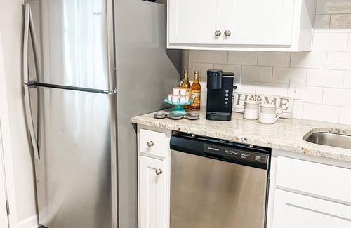 Wetumpka House | Discover Two-Seventeen: Cozy Retreat with Kitchen & Breakfast