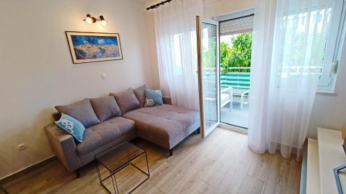 Seget Donji Apartment | Beautiful Two Sisters Apartments with Oceanfront Views