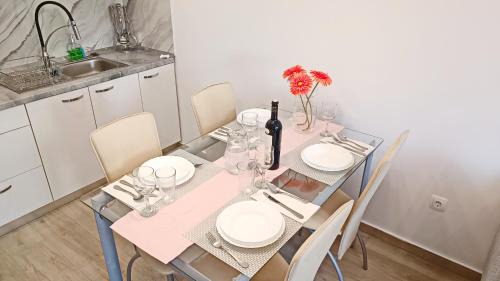 Seget Donji Apartment | Beautiful Two Sisters Apartments with Oceanfront Views