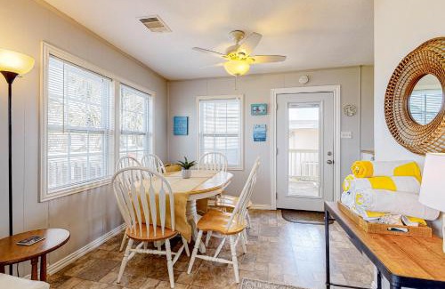 Galveston House | Pet-Friendly Retreat at Two Sisters Cottage - 10/10 Rating!