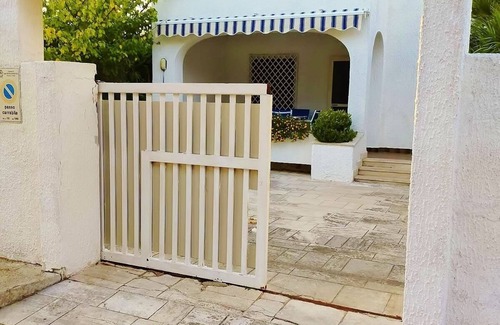 San Pietro Vernotico House | Steps from the Sea: Pet-Friendly with Oceanfront Views