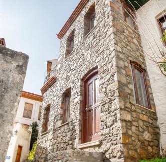 Marmaris City Center Villa | Charming Retreat at Two Stone Homes Metis - Pet Friendly Haven