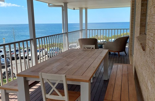 Dee Why House | Beachfront Retreat on Dee Why Headland with Pool & Ocean View