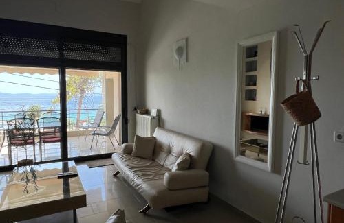 Toroni House | Beachfront Two-Storey Maisonette with Ocean View