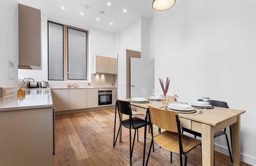 Somers Town Apartment | Two Story 2 BR w/Modern Full Kitchen, Walk to Regent's Park and So Much More!