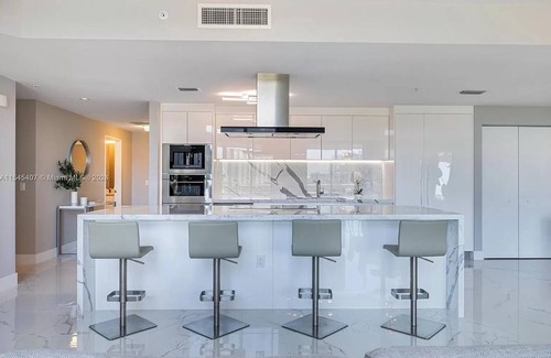 Sunny Isles Beach Condo | Two-story condo with water views in 5* Condo complex