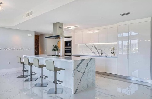 Sunny Isles Beach Condo | Two-story condo with water views in 5* Condo complex