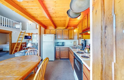 Port Clyde House | Inviting Dog-Friendly Home with Ocean Views & Deck Access