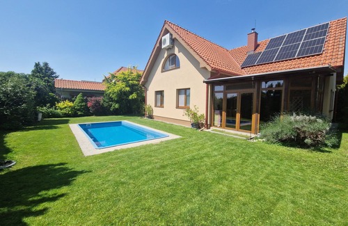 Dunajska Luzna House | Family-Friendly Two-Story House with Pool and Spa