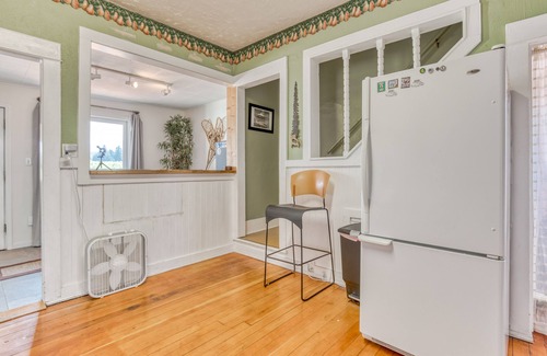 Parkdale House | Mountain View Getaway with Private Hot Tub & Fast WiFi
