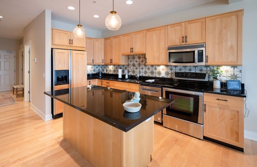 Spring Lake Condo | Upscale Condo with Breathtaking Lake Views & Pool Access