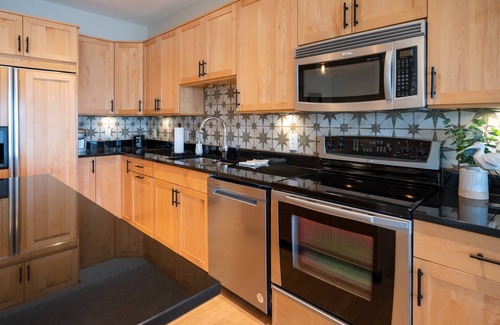 Spring Lake Condo | Upscale Condo with Breathtaking Lake Views & Pool Access