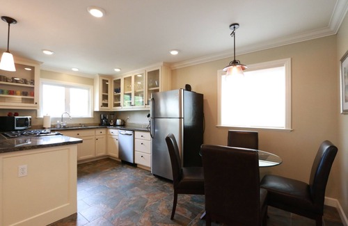 Paso Robles House | Perfect Getaway: Two Master Suites in Downtown Paso Robles