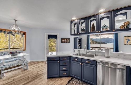 Bayview House | Unforgettable Two Themed Homes With Pool & Lake Views