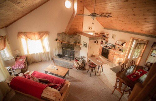 Finlayson House | Unique Retreats for Family Gatherings with Lake Views
