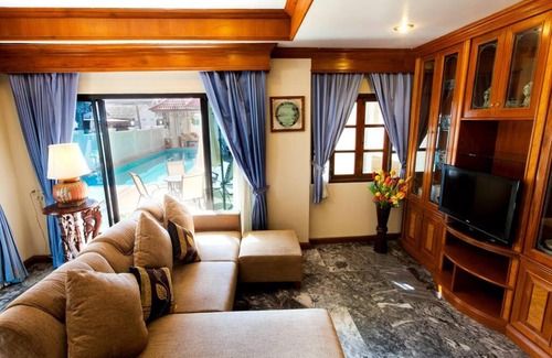 Nanai Road Apartment | Family-Friendly Retreat at Twoj Stary with Pool Access