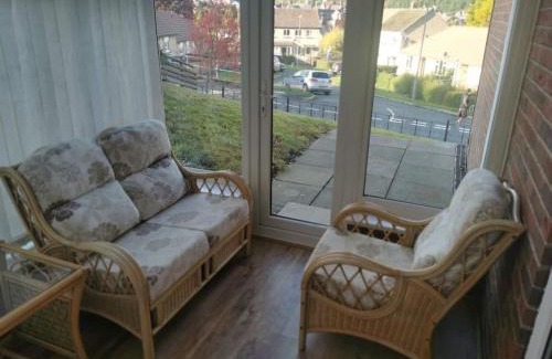 Knighton House | Family-Friendly Bungalow Twyngaer: Perfect for a Cozy Stay