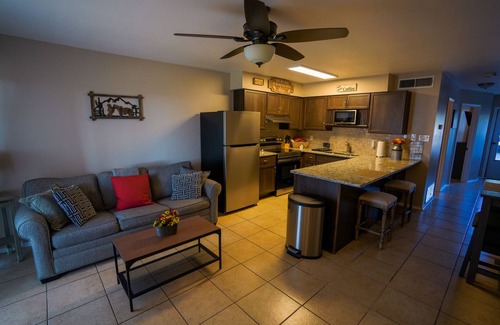 Canyon Lake Condo | Stunning TX Canyon Lake Condo with Pool & Ocean View