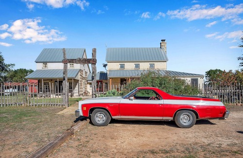 Fredericksburg Bed & Breakfast | TX Wildlife Suite in charming Frederickburg, Tx. by all the great wineries