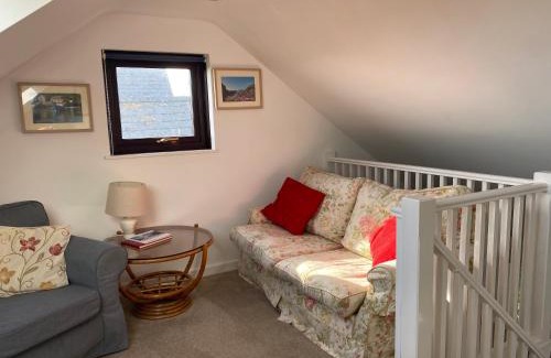 Solva House | Pet-Friendly Retreat at Ty Aelwyd - Rated 9/10 by Guests