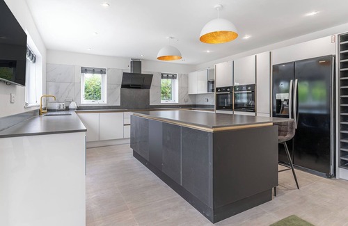 Ammanford Cottage | Ideal Retreat Near Brecon Beacons with Hot Tub Access