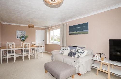 Benllech House | Delightful Ty Bedw: 4-Star Stay with Pet and Child Amenities