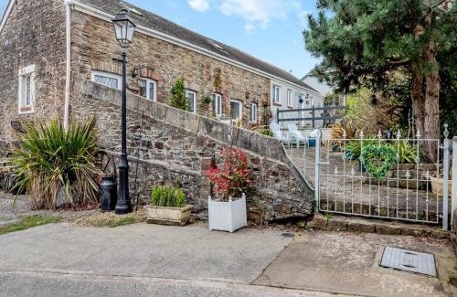 Gowerton House | Discover Ty Berllan - Oab: Family-Friendly & Highly Rated
