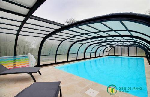 Theix-Noyalo House | Discover Ty Brestivan: Family-Friendly Retreat with Pool