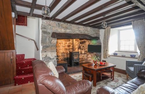 Garn Fadryn House | Discover Ty Bwlcyn: Family & Pet Friendly 4-Star Retreat