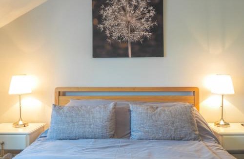 Cilgerran House | Comfort Awaiting at Ty Canol: Family & Pet-Friendly Retreat
