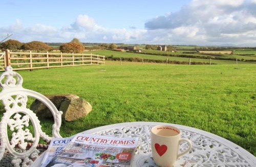 Bodffordd House | Discover Ty Capel Bryntwrog: Pet-Friendly Retreat with 9/10 Rating