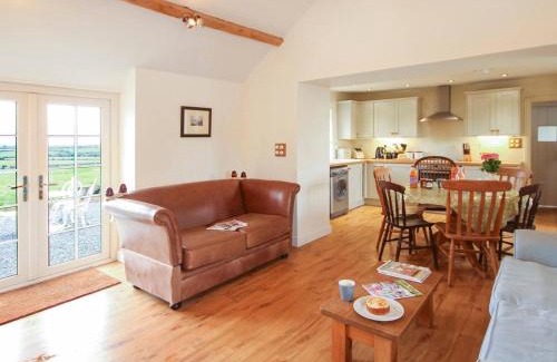 Bodffordd House | Discover Ty Capel Bryntwrog: Pet-Friendly Retreat with 9/10 Rating