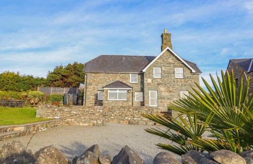 Dyffryn Ardudwy House | Discover Ty Cerrig: 4-Star, Pet & Child Friendly Retreat