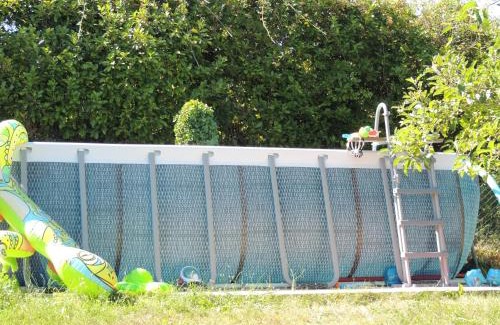 Carignan-de-Bordeaux Bed & Breakfast | Relax at Ty'Château Carignan de Bordeaux B&B with Pool