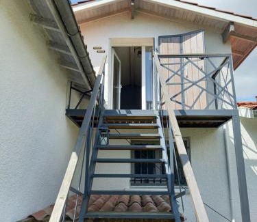 Carignan-de-Bordeaux Bed & Breakfast | Relax at Ty'Château Carignan de Bordeaux B&B with Pool