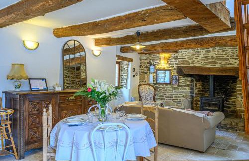 Vannes House | Discover Ty Chaumière: Cozy Stone Cottage with Garden