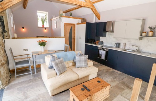 Rhyd-y-clafdy Cottage | Pet-Friendly Getaway at Ty Coch with Oceanfront Views
